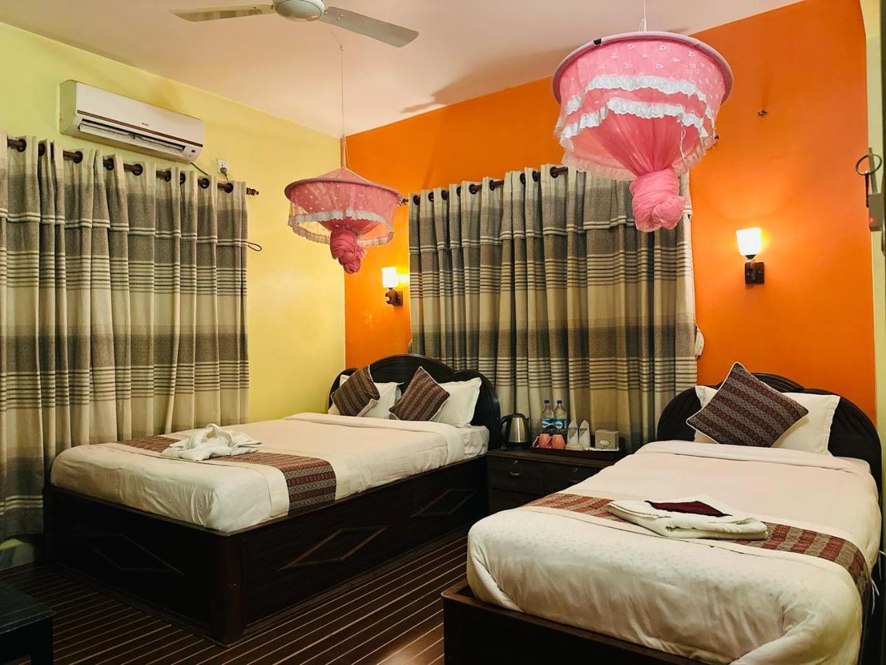 Sweet Home Chitwan Esterno foto