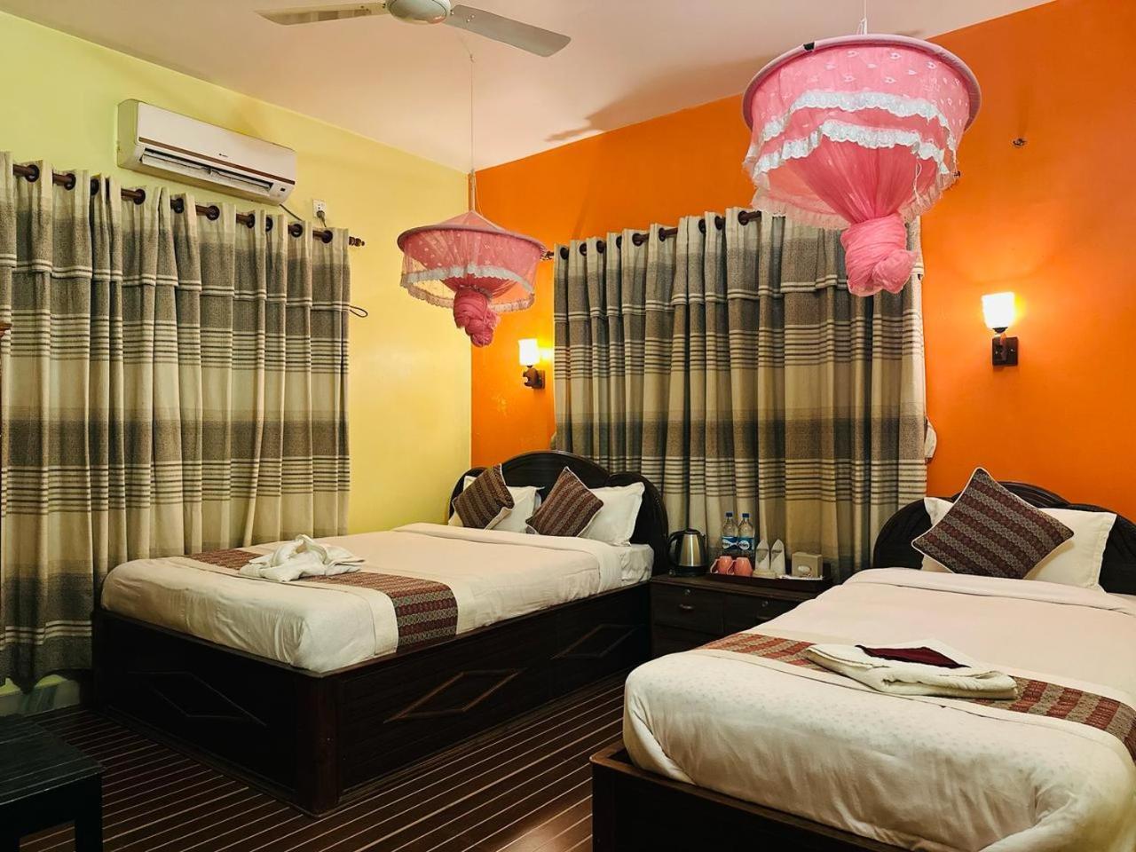 Sweet Home Chitwan Esterno foto