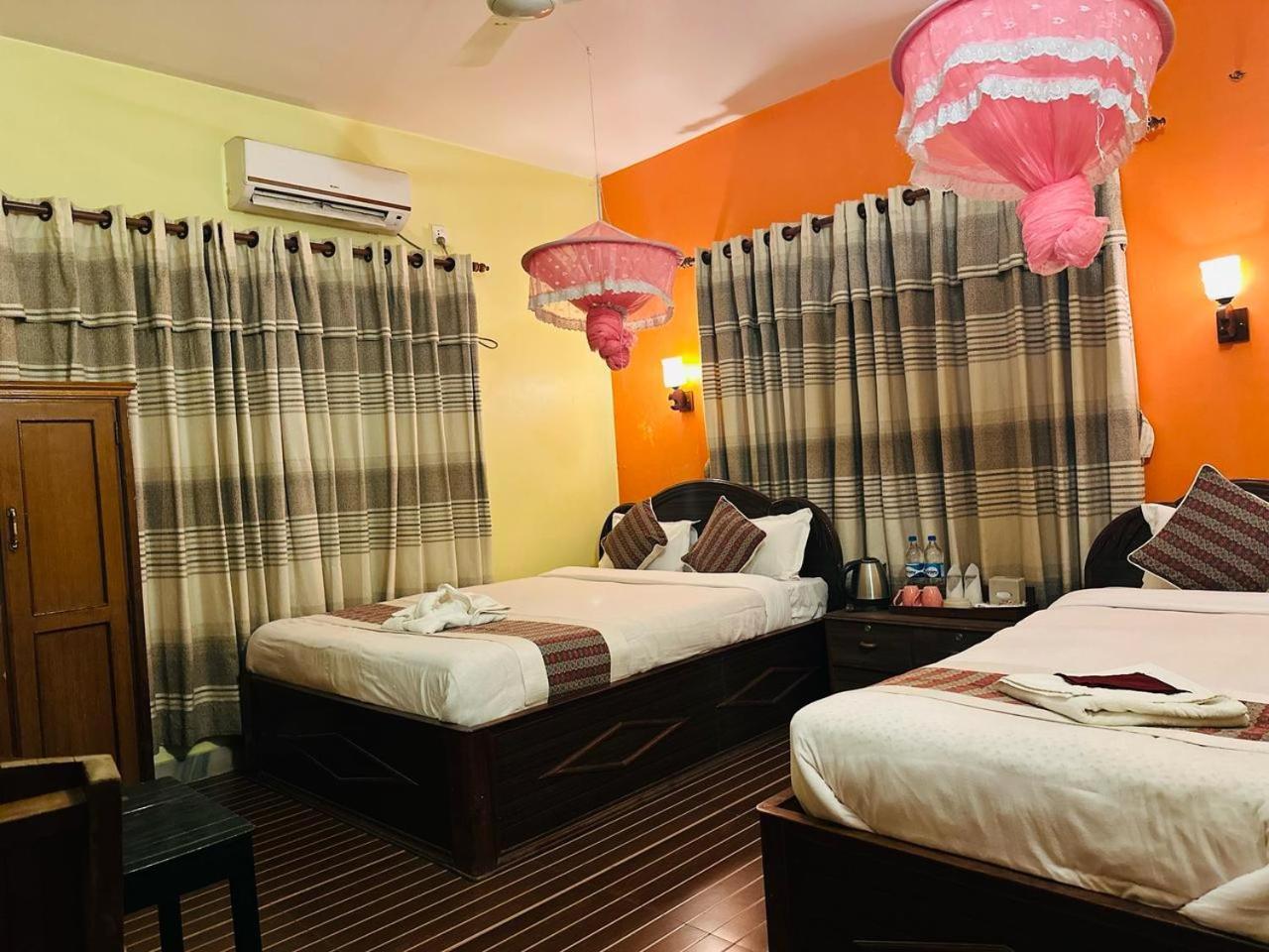 Sweet Home Chitwan Esterno foto